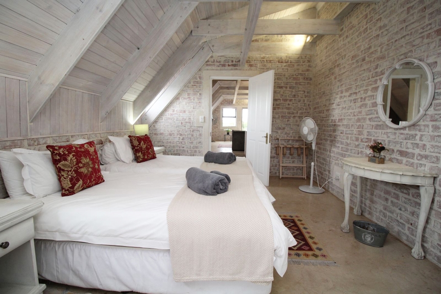 5 Bedroom Property for Sale in Middedorp Western Cape